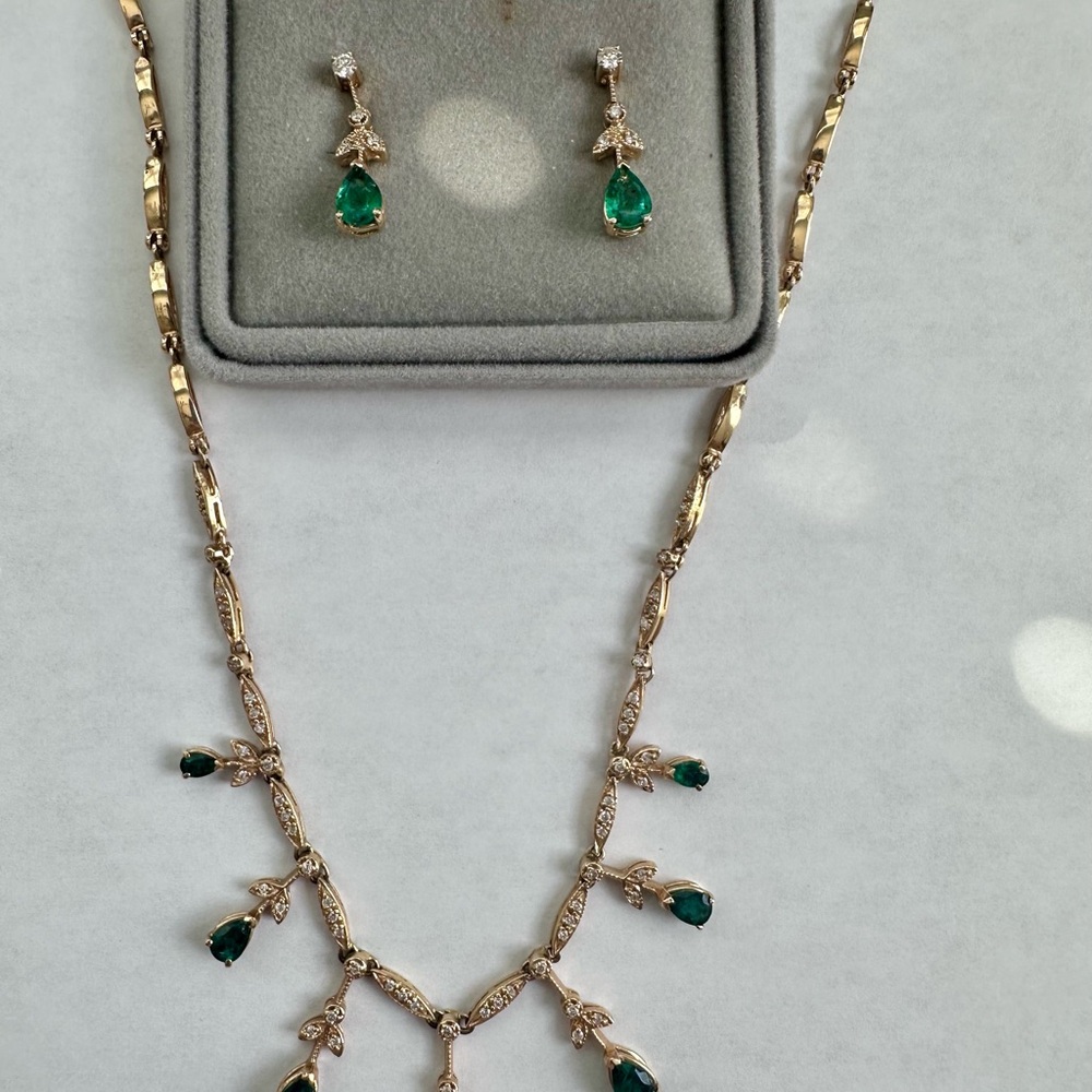 Elegant 14k Yellow Gold and Emerald Necklace and Earring Jewelry Set